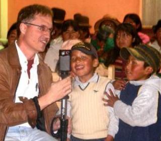 Jim Hodgson with children in Los Altos, Bolivia