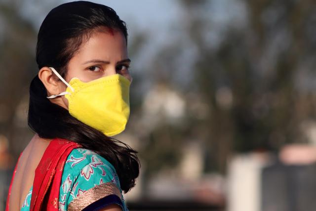 Woman wearing a face mask