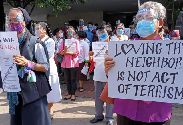 Church leaders in the Philippines holding signs