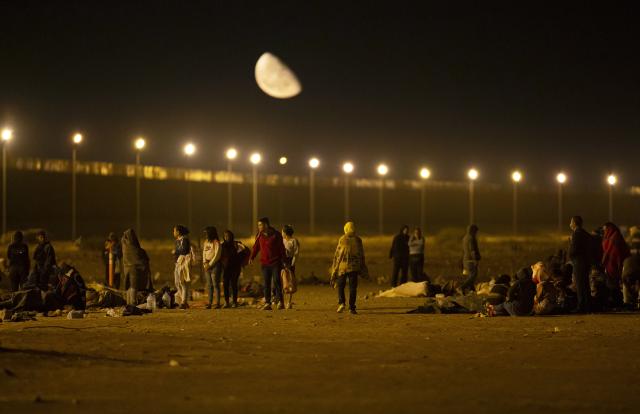 A line of migrants at the border crossing between Ciudad Juarez and El Paso