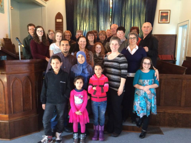 Mahmoud’s family with the St. Andrew’s United Church and Lifeline 224 members