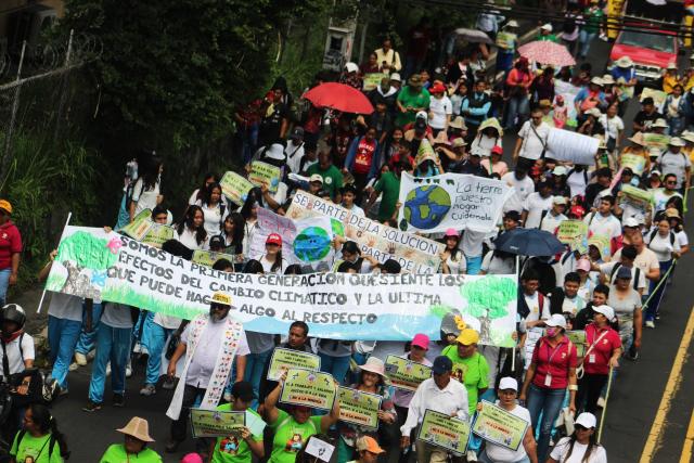 A protest in a street in El Salvador