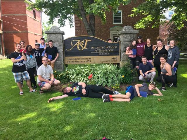 The GC43 youth pilgrims gather around the Atlantic School of Theology entrance during their visit to Maritimes Conference in Summer 2018.