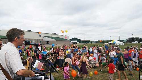 Balloons were shared at the closing worship service at the Skylight Festival.