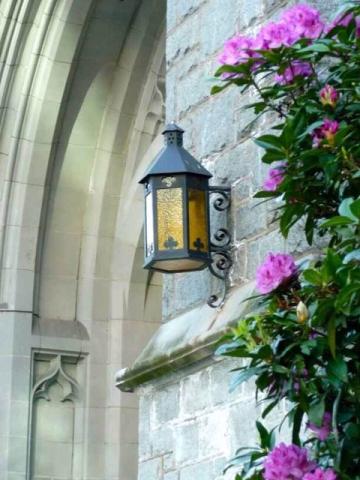 St. Andrew's-Wesley United Church, Vancouver, entrance